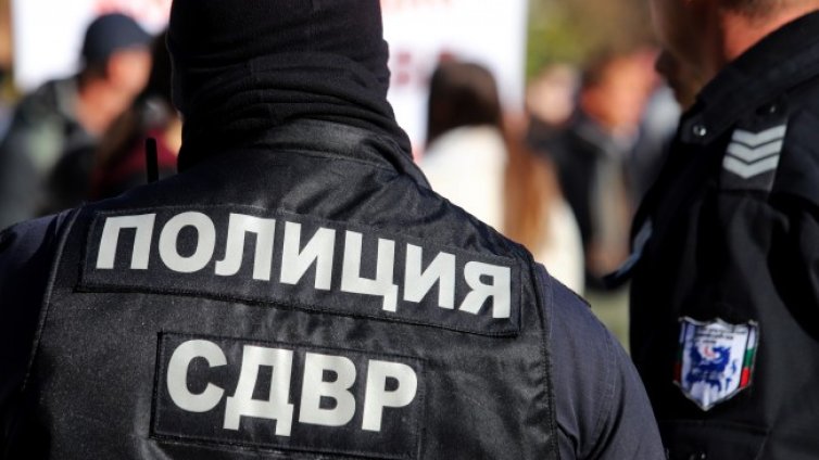 Обрат: Кандидат-депутатът бил пиян, носел си трева и ухапал полицай по крака