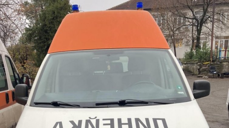 Шестима в болница след челен сблъсък