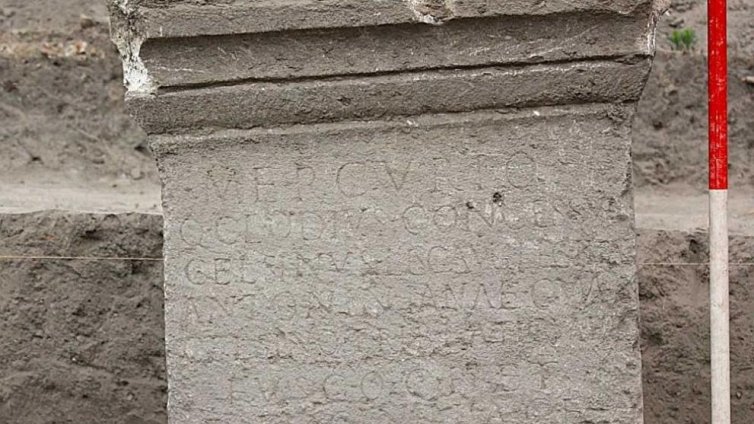 Ценна находка в Нове: Разкриха надпис в чест на бог Меркурий 