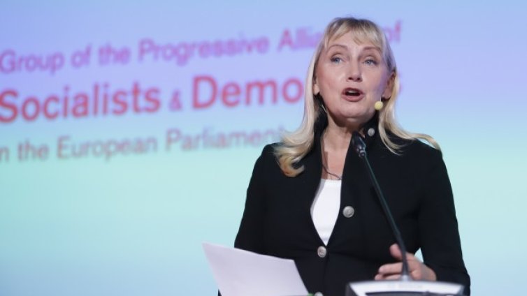 Йончева: Крайнодесни правителства няма да са благосклонни към влизането ни в Шенген