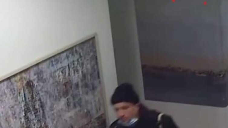 Пациент обра медицинска сестра по време на преглед