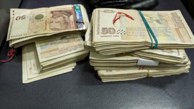 Възрастна жена от Карлово даде над 10 бона на ало измамници