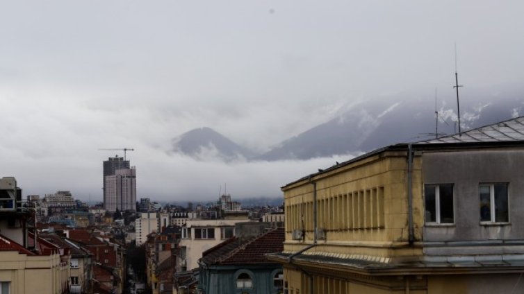 Времето утре: Облаци, дъжд, с температури до 9&deg; градуса