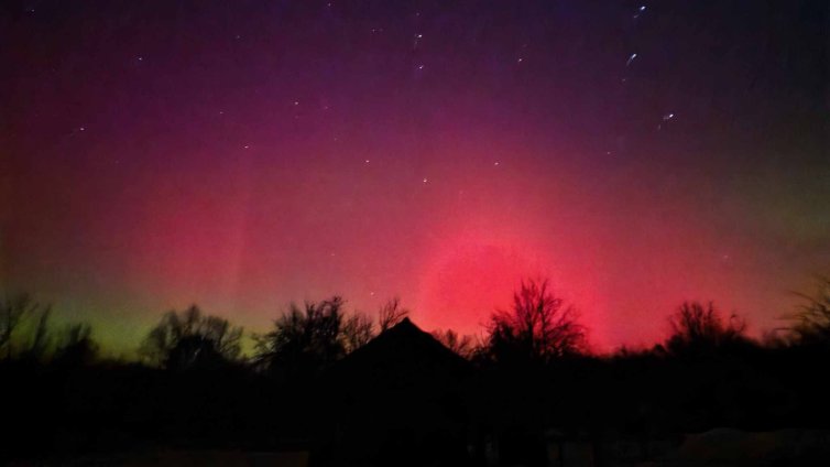 Мощна магнитна буря разкраси небето над България СНИМКИ