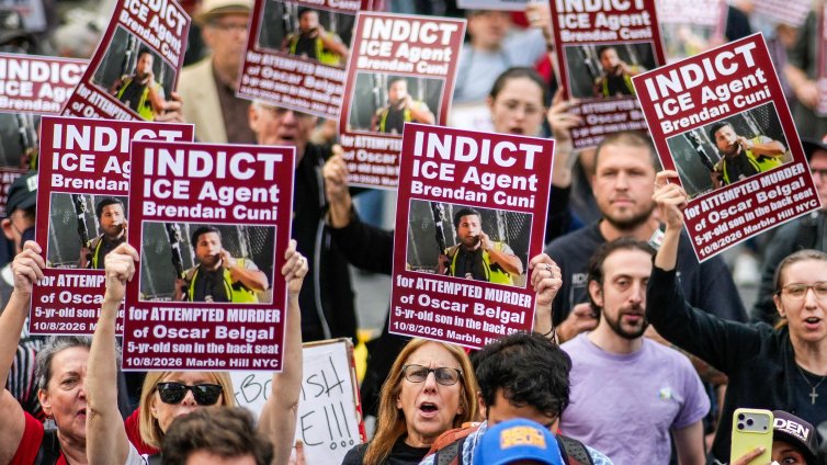 Стотици протестираха в Ню Йорк след прострелването на 28-годишен от ICE