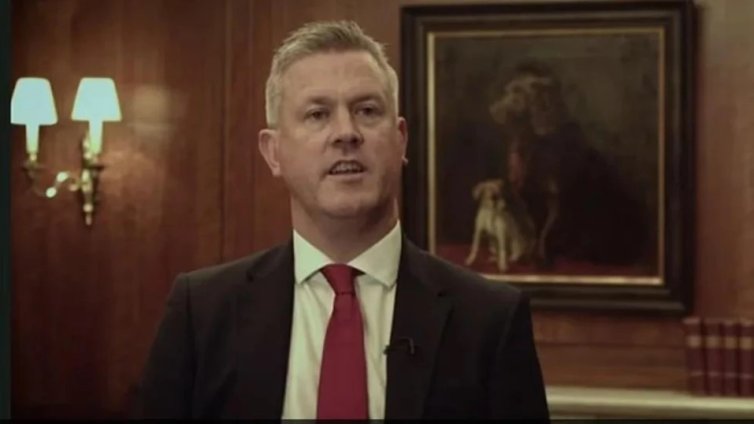 Осъдиха британски топ банкер, редовно пътувал във влака без билетг