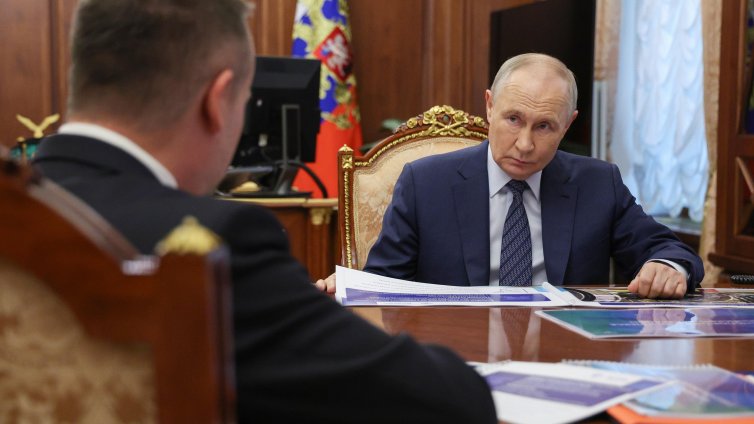 Как руските телевизии изкривяват реалността за Путин? 