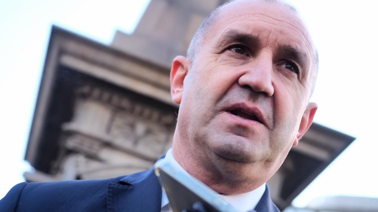 &ldquo;Прогресивно&rdquo;-то доближава Радев до Вучич и Фицо, но ореолът ще падне