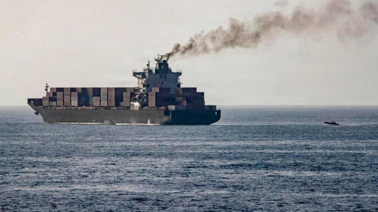 Морски пехотинци на САЩ взеха на абордаж търговски кораб в Арабско море