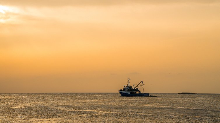 За днес е прекратено издирването рибарския кораб край  Маслен нос