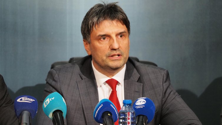 7 души, сред които и полицаи, са обвинени за участие в организирана престъпна група