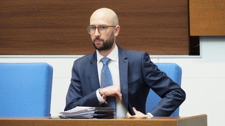 Финансовият министър представи параметрите на удължителния закон