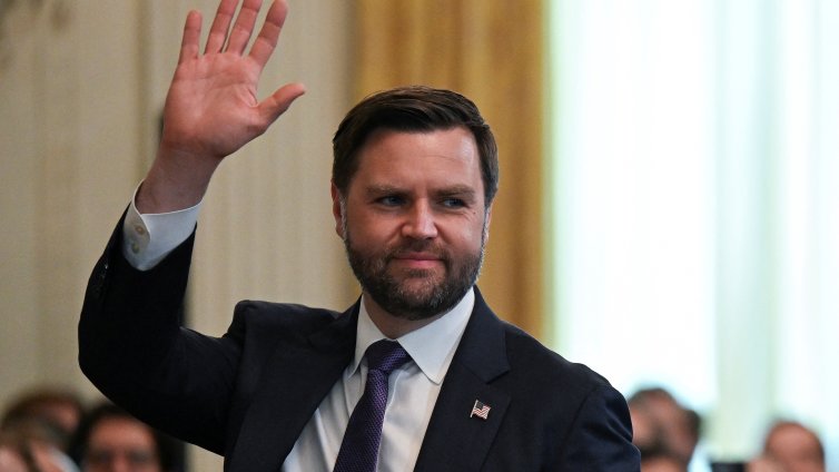 Джей Ди Ванс е обсебен от НЛО, планира да стигне &ldquo;до дъното&ldquo; на мистериозните наблюдения