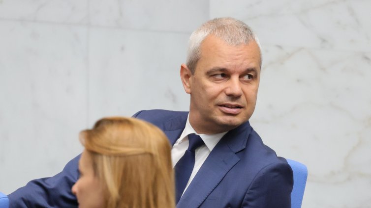 Костадинов: Някой е "набил канчето" на министъра на отбраната