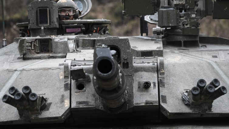 Проблемната британска програма Challenger 3 е изправена пред нови забавяния