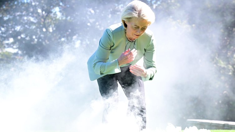 Посрещнаха Урсула с традиционна церемония в Австралия СНИМКИ