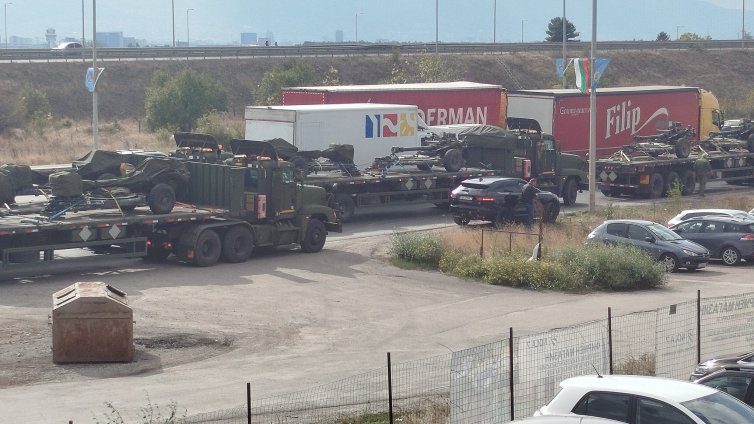 Военен конвой и "Ягуар" се сблъскаха на "Ботевградско шосе" в София