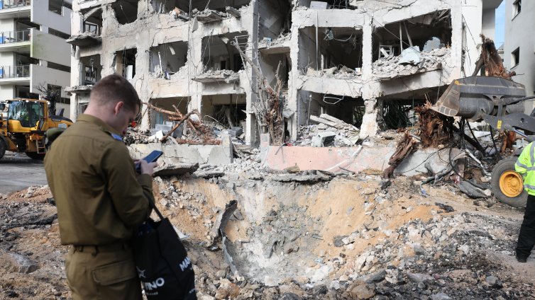 Иран започна интензивен ракетен обстрел по Израел