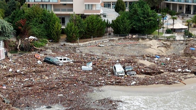 Потопът в Елените: Срещу мен течеше река, толкова силна, че ме прилепи до стената