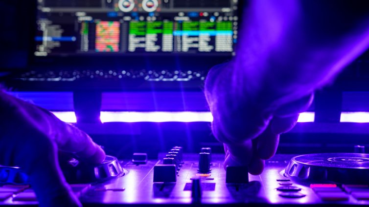 11-годишни скандираха нацистки лозунг в детска дискотека в Германия ВИДЕО