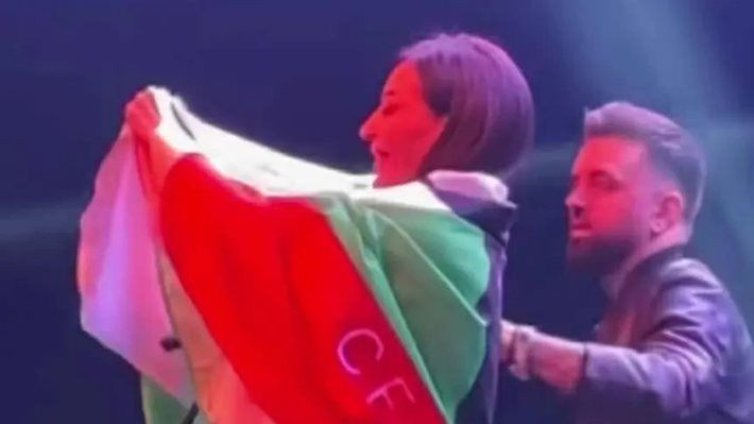 Няма нищо шокиращо, че Цеца развя българския флаг, откъде са корените ѝ?