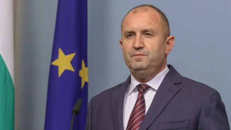 Радев на Шипка: Благодаря, че обединени опазихте националния ни празник от посегателството 
