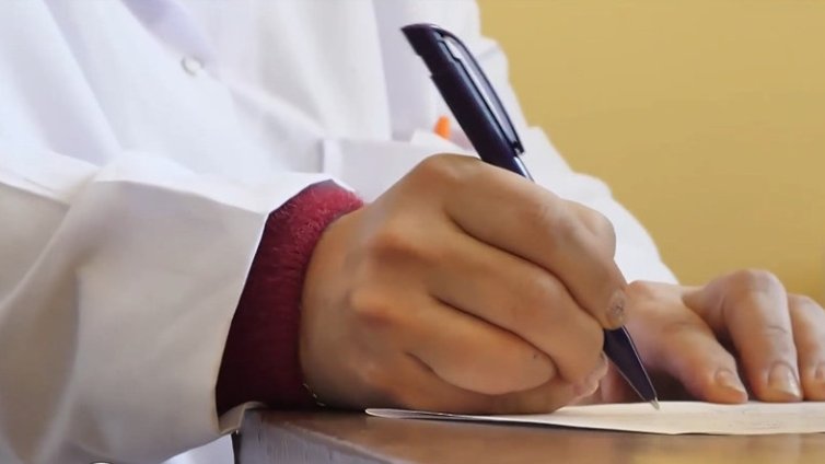 Медици от Индия, Турция и Сомалия лекуват в болницата в Перник