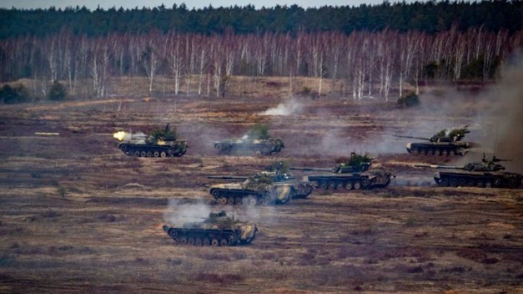 Беларус провежда военни учения до границите с ЕС и Украйна