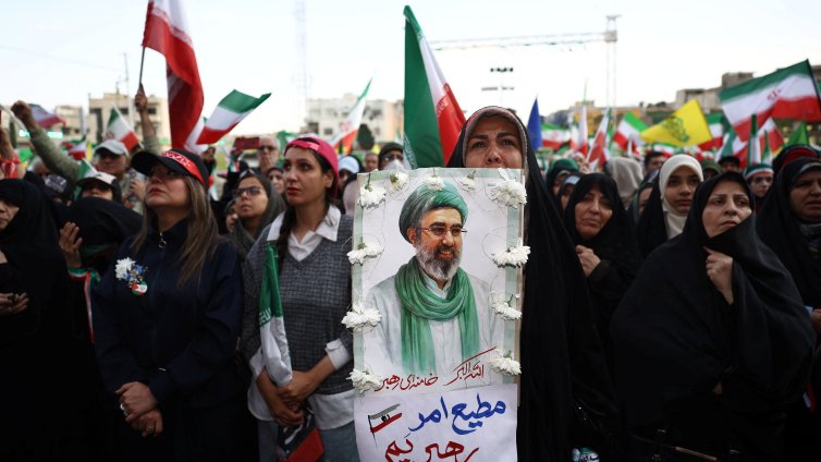 Аятолах Хаменей: Мястото на САЩ в Персийския залив е на дъното на водите