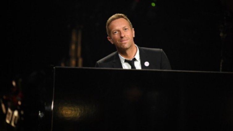 Синът на Гуинет и Крис Мартин стана на 18 г., досущ като баща си е