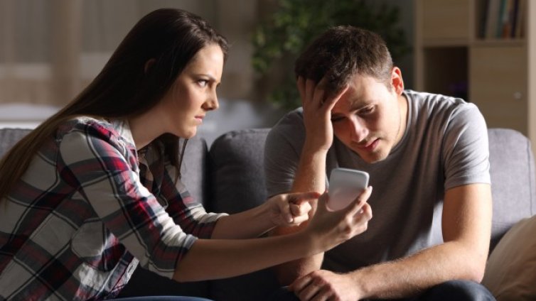 Кои са знаците, че се срещате с изневеряващ тип мъж?