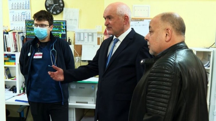 Премиерът Главчев ще инициира среща със здравния министър във вторник