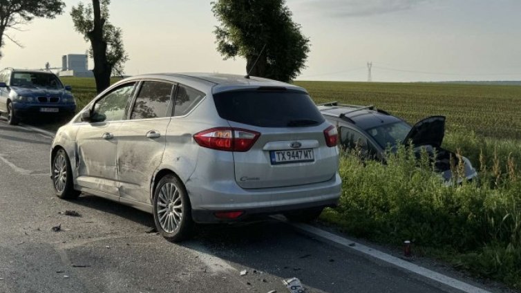 Шестима ранени при катастрофа край София