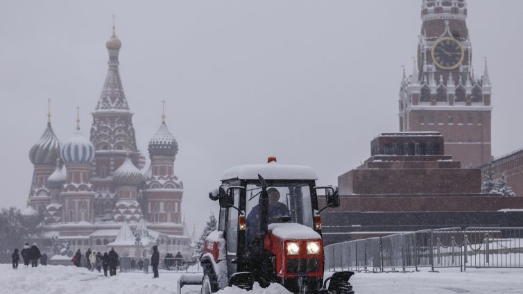 Зимна приказка: Необичайно много сняг в Москва от 200 години насам СНИМКИ