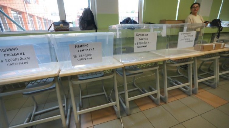 При 93.53% протоколи: ГЕРБ печели с 24.63%, ДПС са втори с 15.89%, ПП-ДБ &ndash; 14.81%