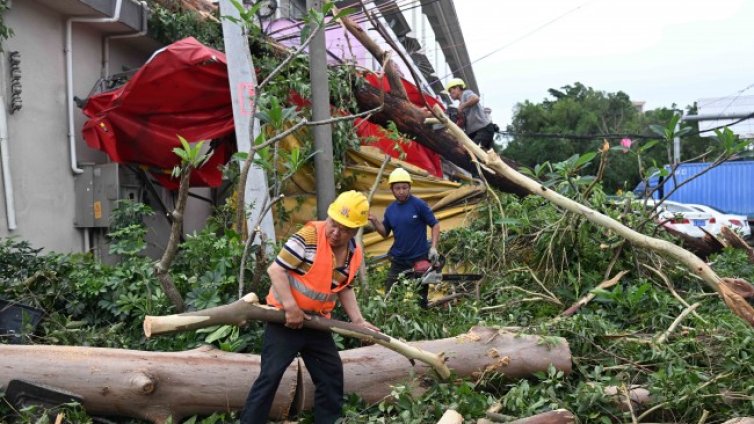Торнадо уби петима души и рани 88 в Китай