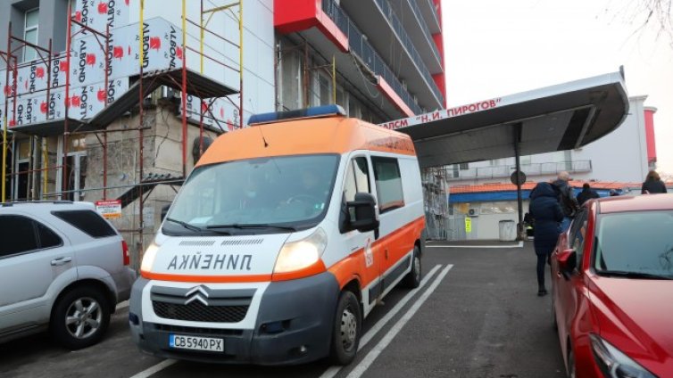 Лекари се борят за живота на 16-годишното момиче