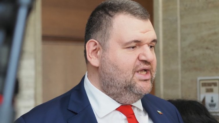 Пеевски се яви пред комисията за Мартин Божанов и Петьо Петров