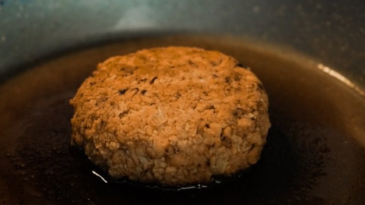 Какво ще яде европеецът? Вегетариански бургер с ГМО добавка за вкус и мирис на месо 