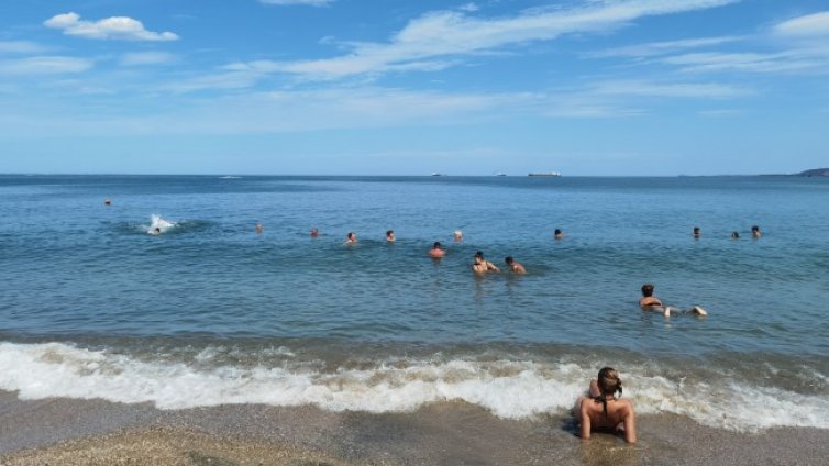 Горещ вторник, градусите достигат 40&deg;