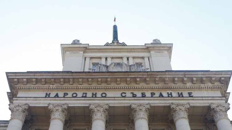 Мижав интерес към вота, ГЕРБ води с 10% на ПП-ДБ