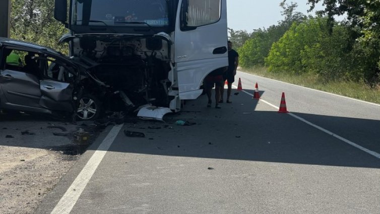 Един загинал и 8 ранени при челен удар на пътя Ямбол – Сливен