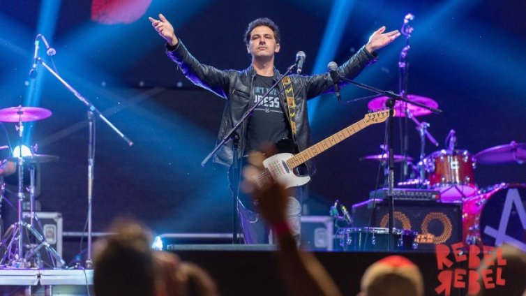 Между офиса и сцената: Група ALI &ndash; рок сега и в бъдеще време 