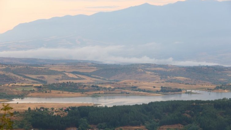 Добри условия за туризъм в планините, температурите до 23&deg;