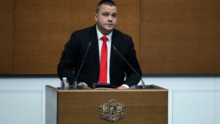 Искането за сваляне на имунитета на Пеевски е предизборна димка