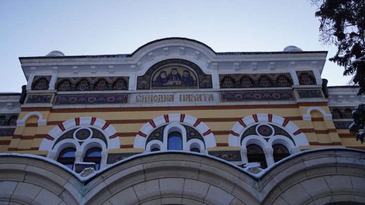 Синодът предлага да се пишат оценки по предмета "Добродетели и религии"