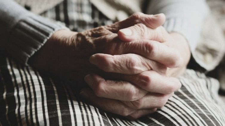 Баба Атанаса на 102 години: Надявам се децата ни да имат по-добър живот от нас