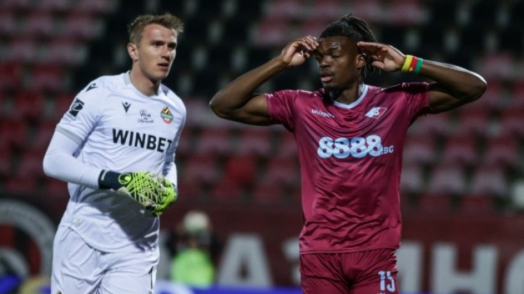 Септември спря и Ботев Пловдив