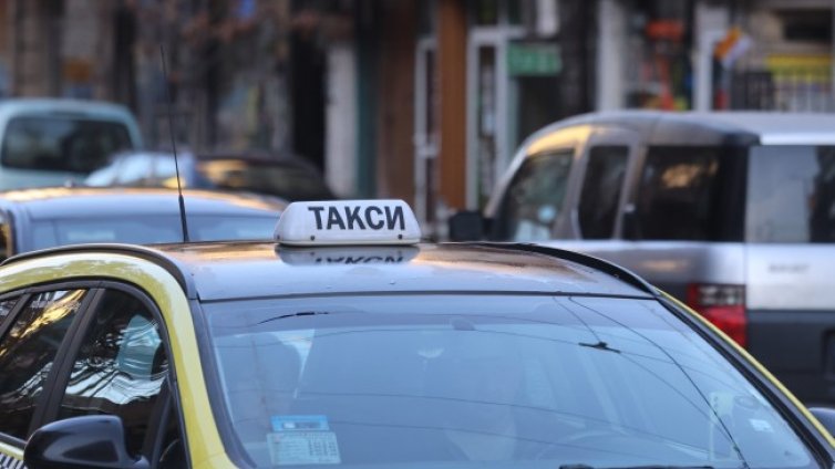 Таксиметровите шофьори подготвят стачки и блокади