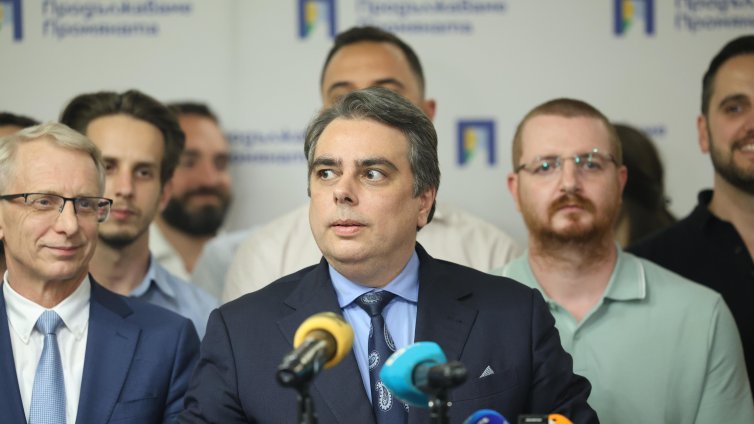 Асен Василев: Когато съм градил екипи и аз съм се обаждал на приятели за определени хора